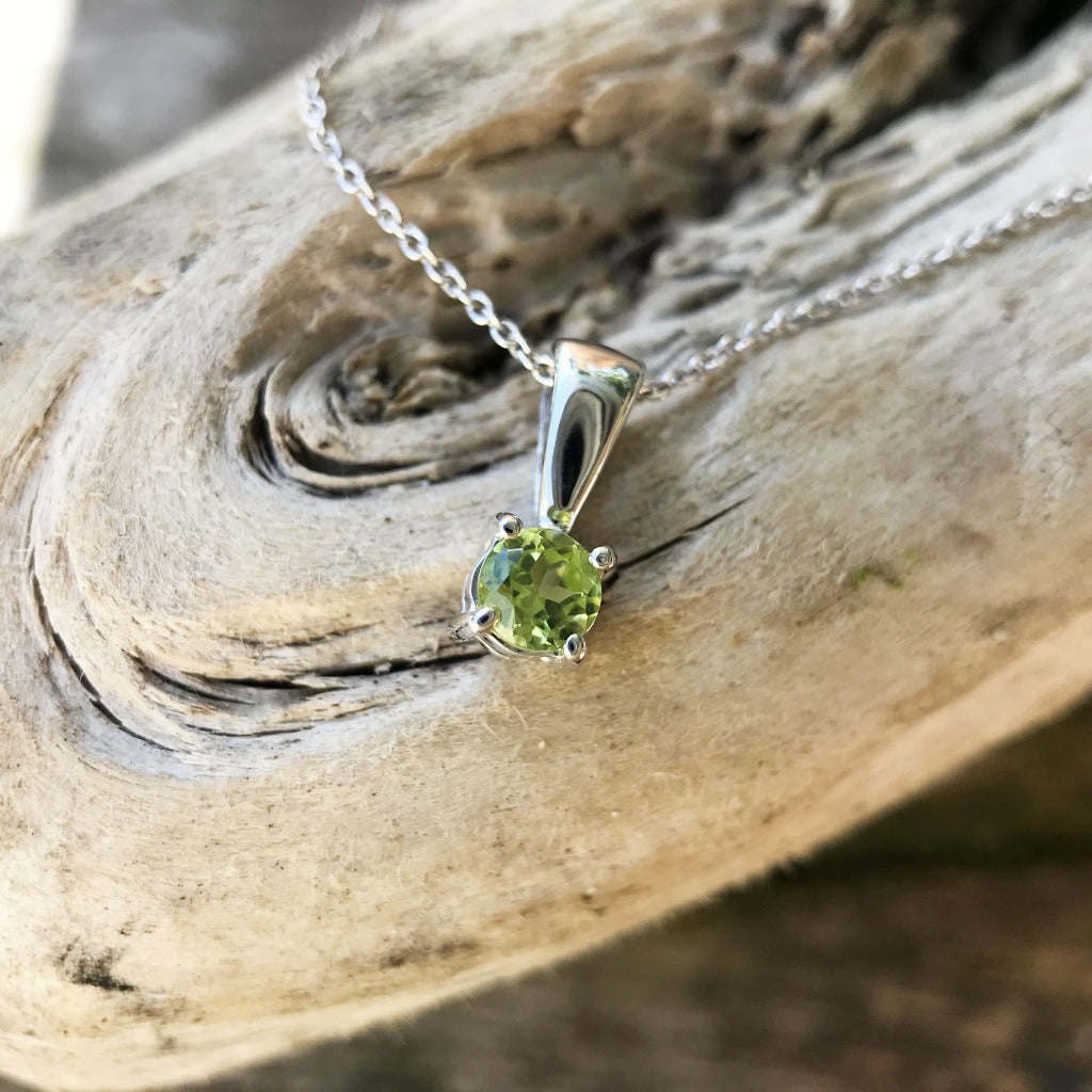 Elegant Round Cut Peridot Solitaire Pendant and Chain