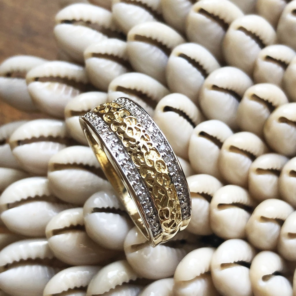 Animal track with diamond detail ring