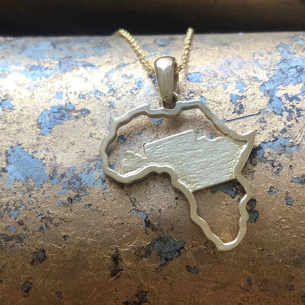 Table on sale mountain necklace