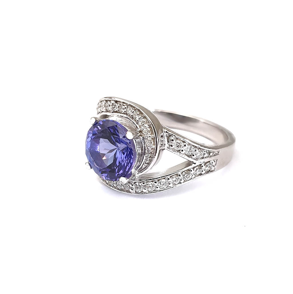 ntricate Diamond Twist and Tanzanite Ring 8