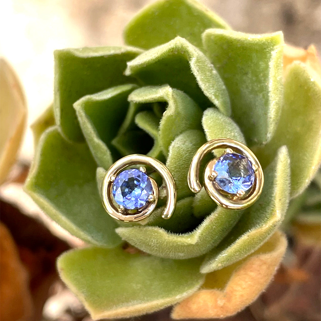 Flirty Yellow Gold Swirl Tanzanite Studs