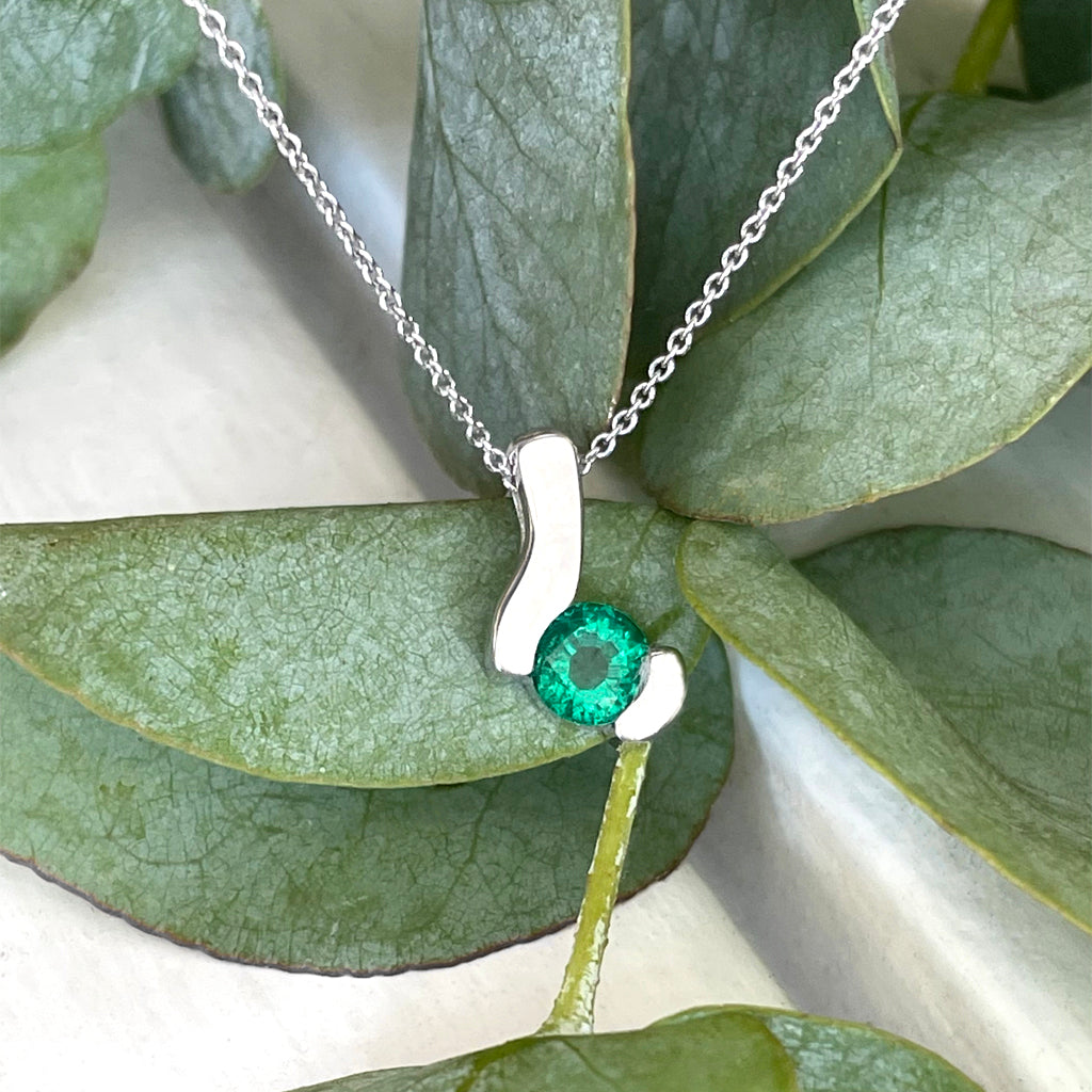 Contemporary Emerald White Gold Swish Pendant