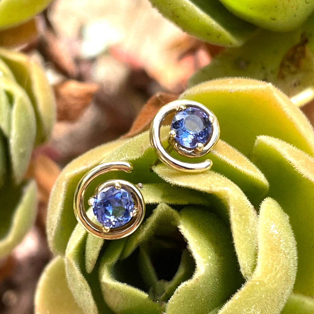 Flirty Yellow Gold Swirl Tanzanite Studs