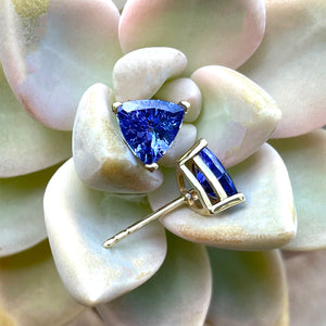 Classic Trilliant Cut Tanzanite Yellow Gold Claw Studs