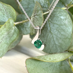 Contemporary Emerald White Gold Swish Pendant