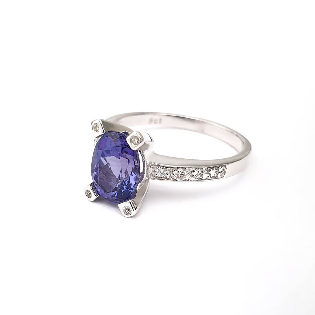 Oval Cut Solitaire Tanzanite Ring with Diamond Claw and Band Accents