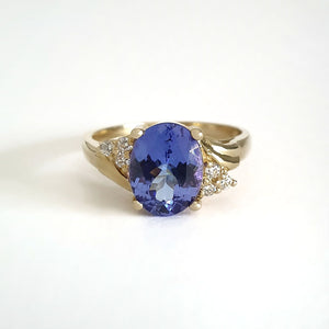 Oval Cut Tanzanite With Petite Double Trilogy Shoulder Accent\Oval Cut Tanzanite With Petite Double Trilogy Shoulder Accent