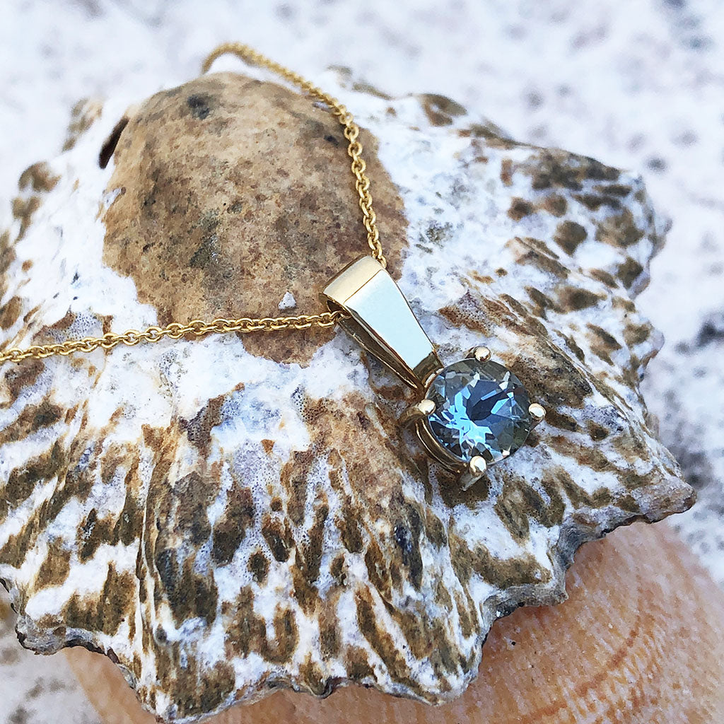 Petite Aquamarine Four Claw Solitaire pendant