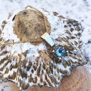 Petite Aquamarine Four Claw Solitaire pendant
