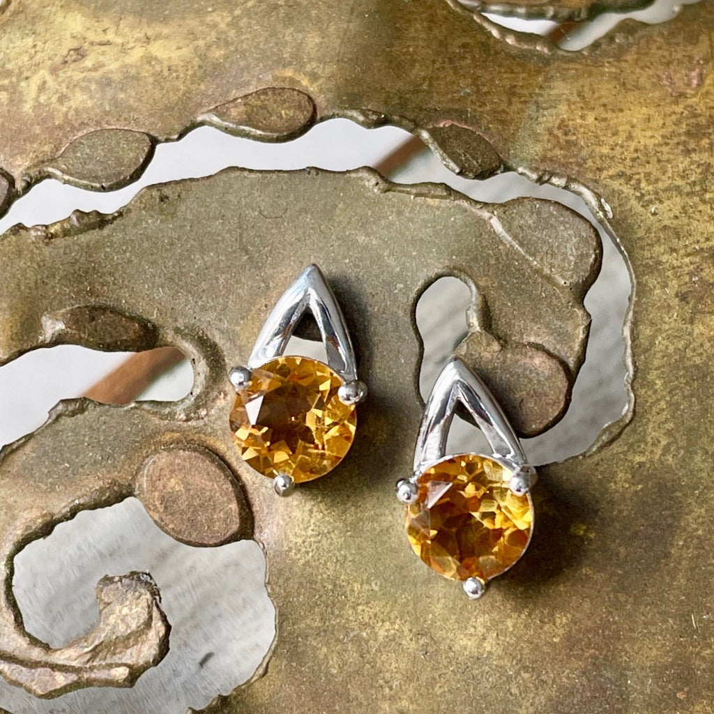 Round Cut Citrine Open V White Gold Studs