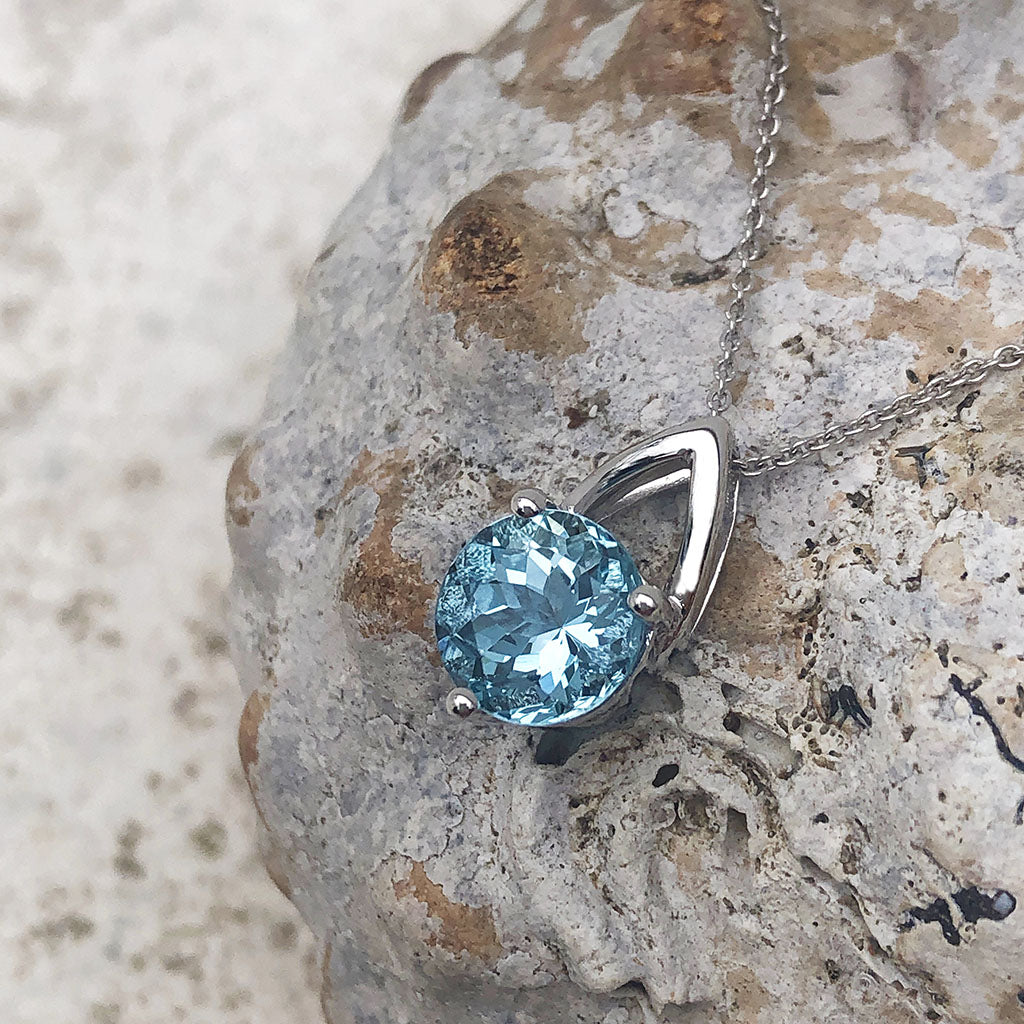 Solitaire Aquamarine and Open V shaped Bale Pendant