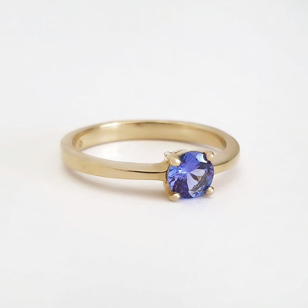 Solitaire Four Claw Round Cut Tanzanite Yellow Gold band Ring