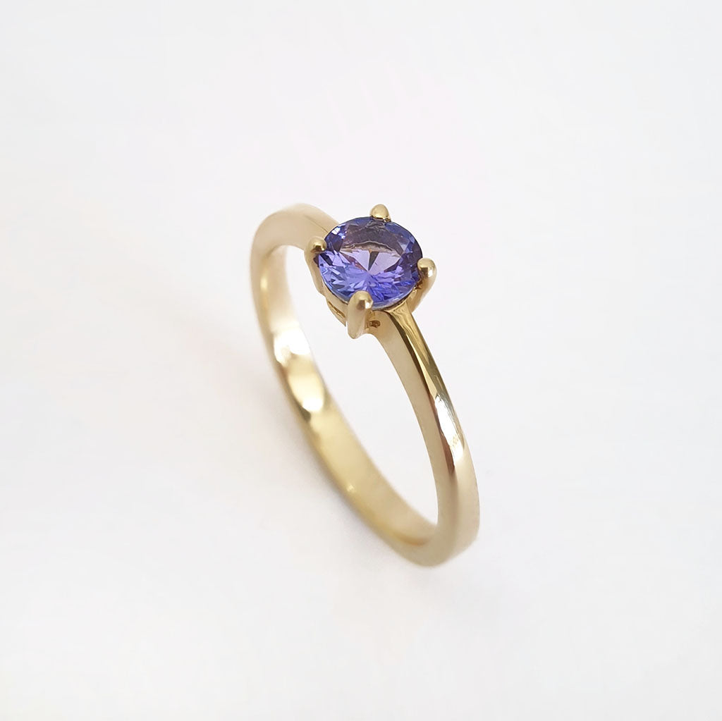 Solitaire Four Claw Round Cut Tanzanite Yellow Gold band Ring