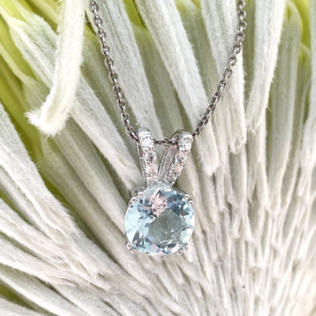Sophisticated Aquamarine Diamond Studded Split Bale Pendant