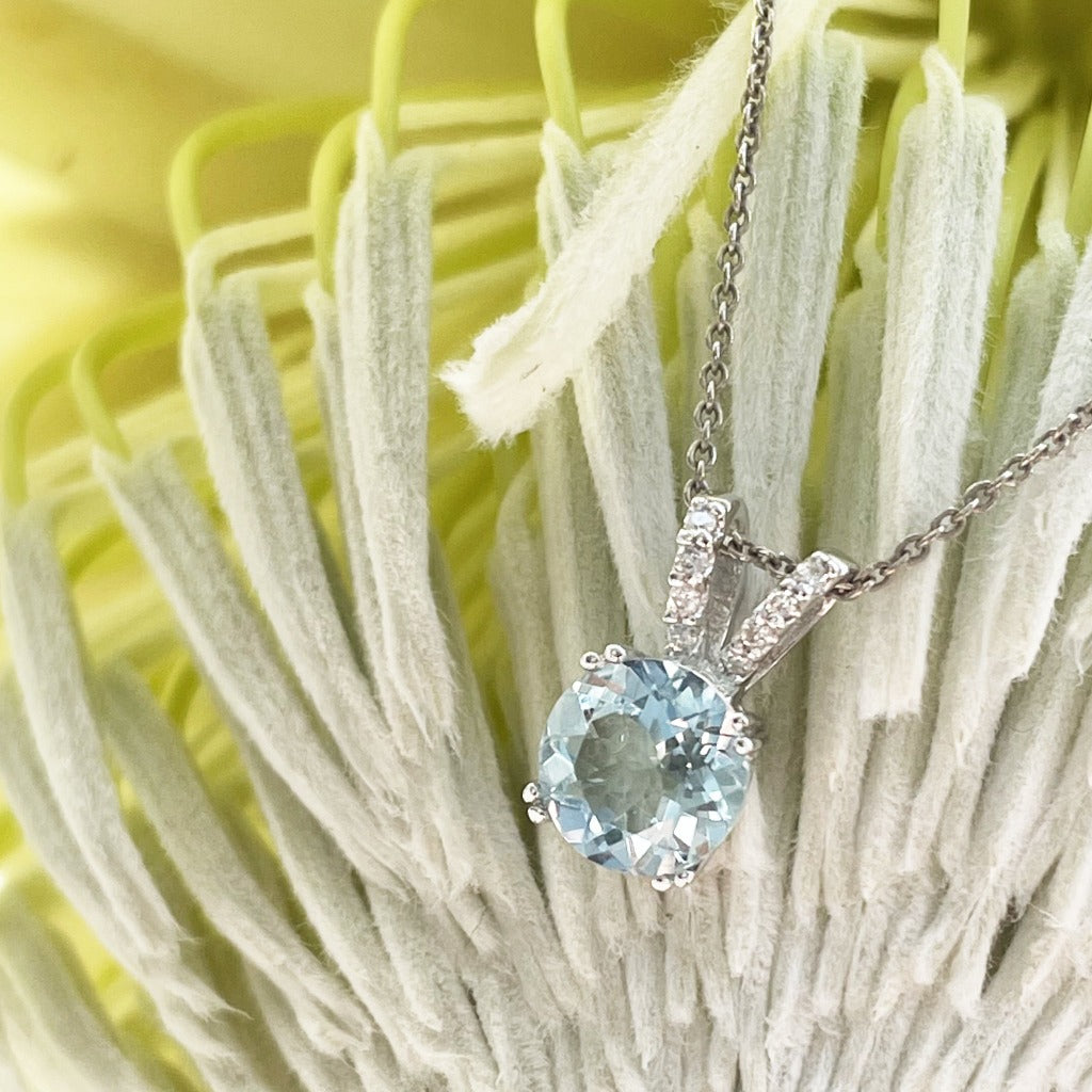 Sophisticated Aquamarine Diamond Studded Split Bale Pendant