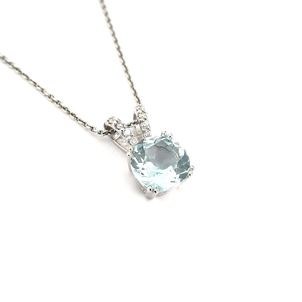 Sophisticated Aquamarine Diamond Studded Split Bale Pendant
