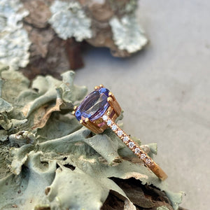 Sophisticated Oval Tanzanite with Diamond Band Rose Gold Ring