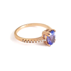 Sophisticated Oval Tanzanite with Diamond Band Rose Gold Ring