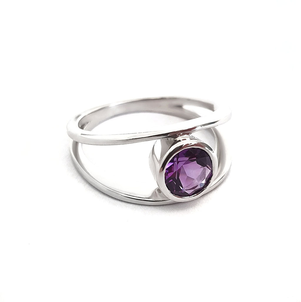  Split Shank Amethyst Round Bezel Set Ring