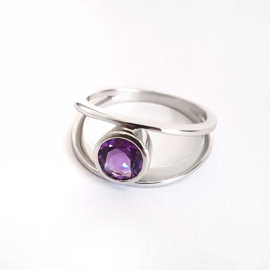  Split Shank Amethyst Round Bezel Set Ring