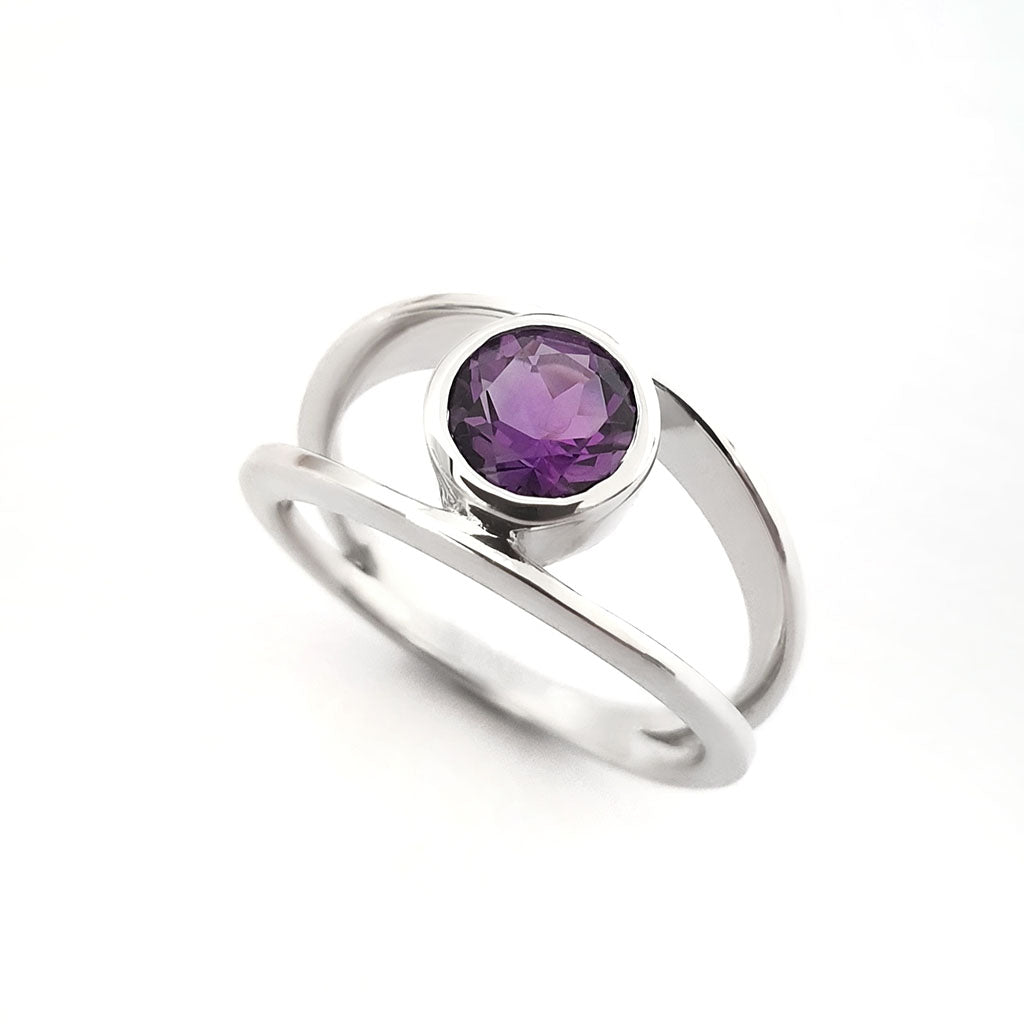  Split Shank Amethyst Round Bezel Set Ring
