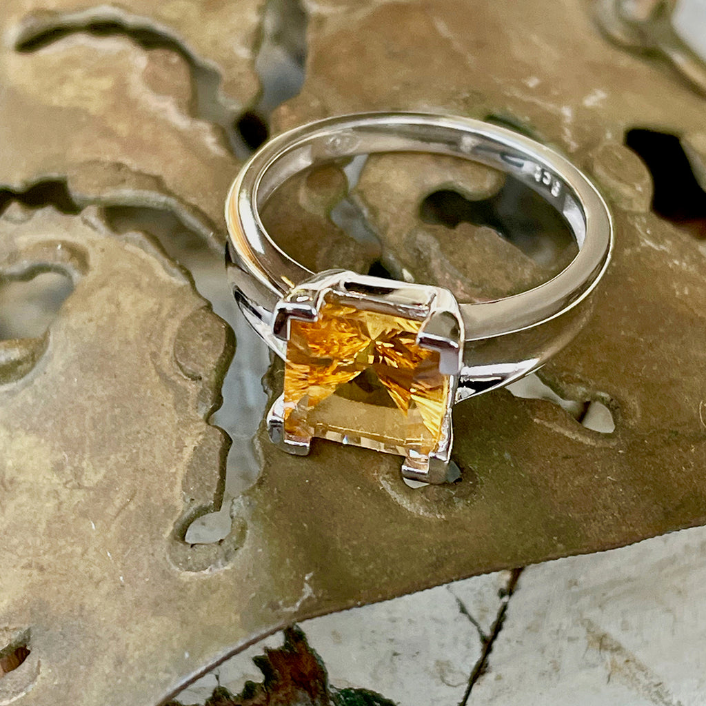 Square Cut Citrine with V Claw and Dipped Shoulders Ring