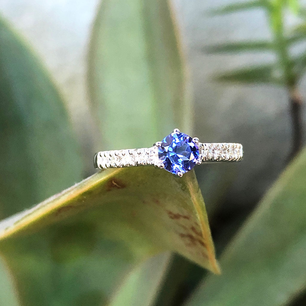 Stunning Solitaire Tanzanite with Diamond Shoulder Ring