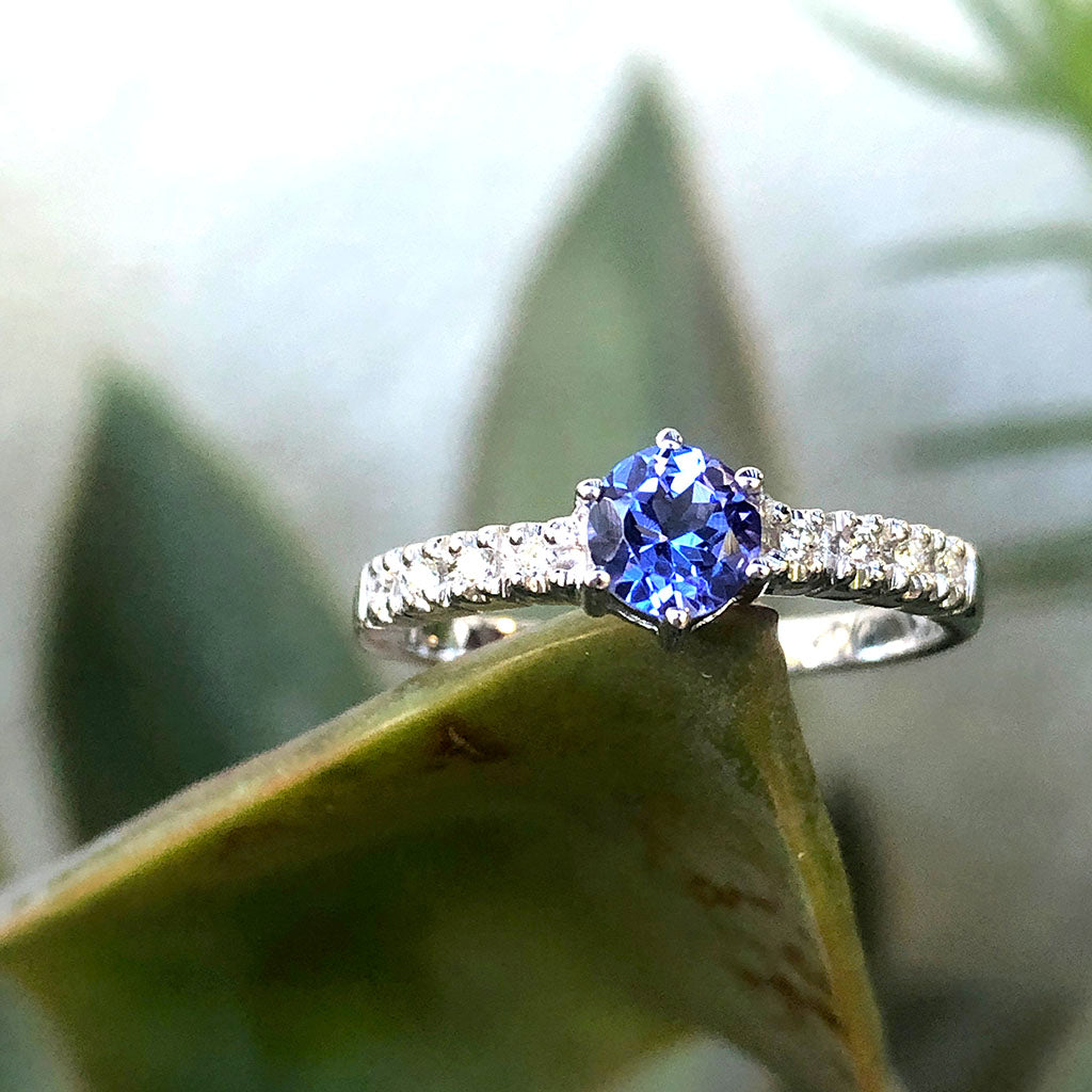 Stunning Solitaire Tanzanite with Diamond Shoulder Ring