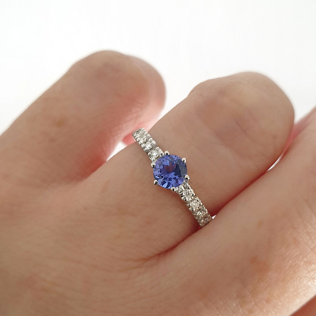 Stunning Solitaire Tanzanite with Diamond Shoulder Ring