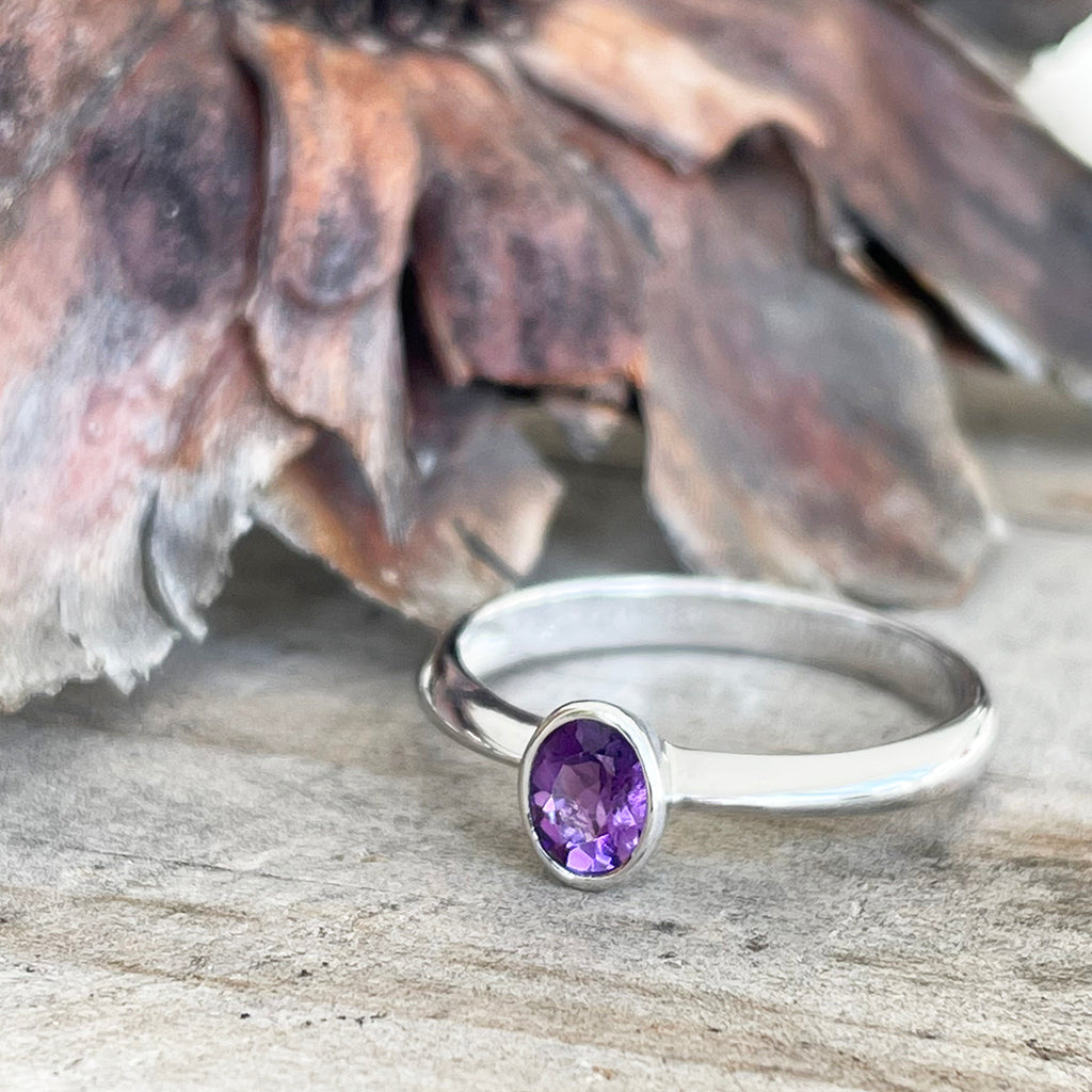 Stylish Petite White Gold Oval Amethyst Solitaire Ring