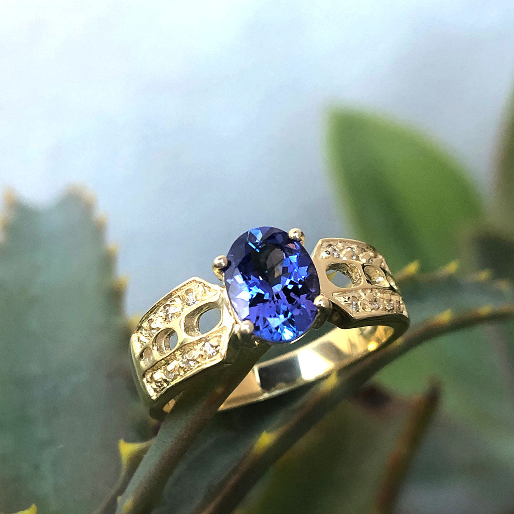 Tanzanite and Diamond Decorative Shoulder Yellow Gold Ring