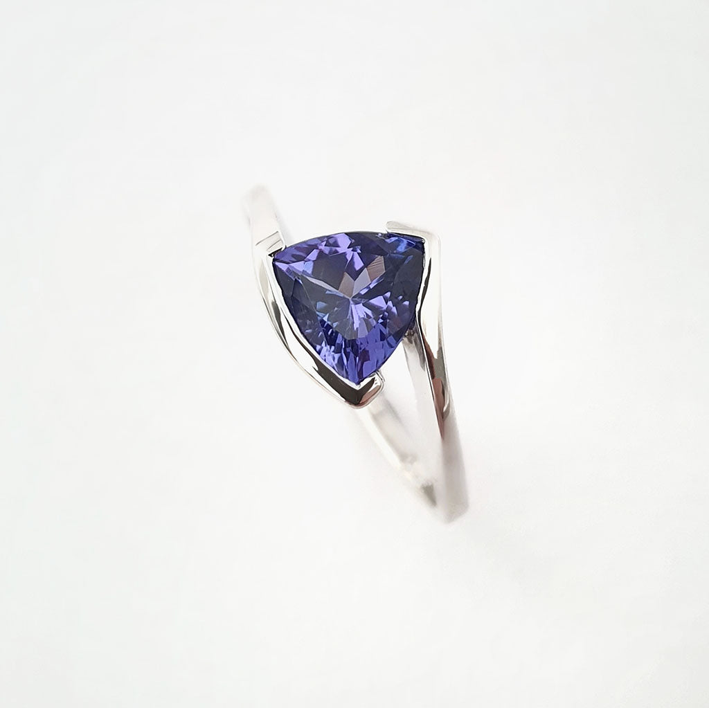 Trilliant Cut tanzanite with Twisted White Gold Band