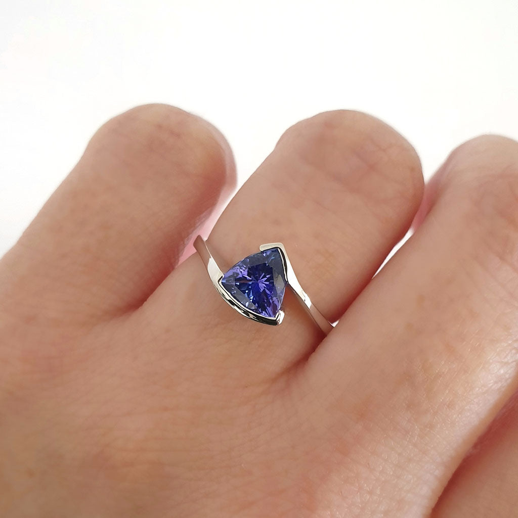 Trilliant Cut tanzanite with Twisted White Gold Band