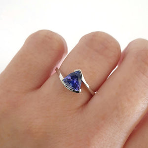 Trilliant Cut tanzanite with Twisted White Gold Band