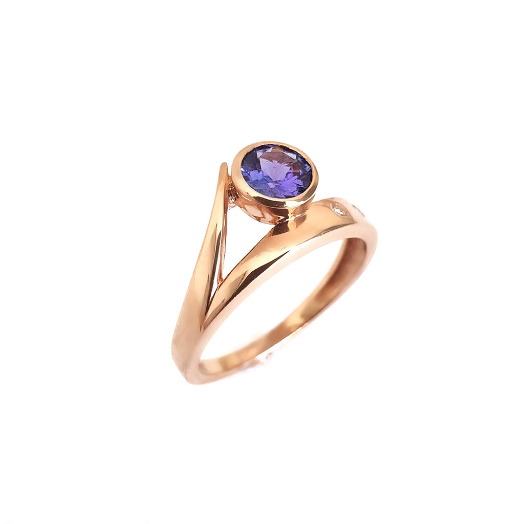 Unique Sculptural Tanzanite and Diamond Rose Gold Ring