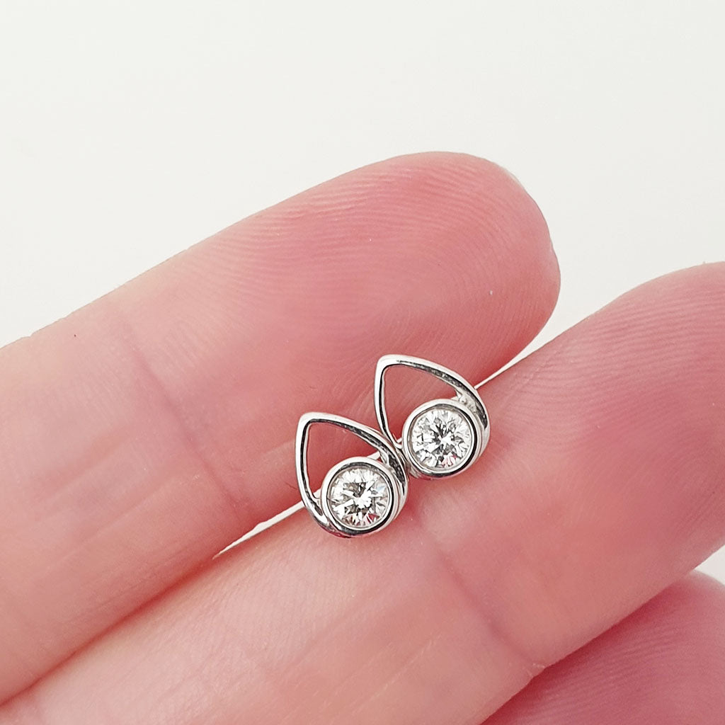 White Round Cut Diamonds in a White Gold Pear Shaped Stud