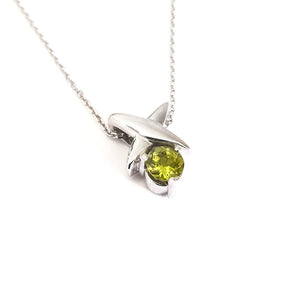 White Gold Four Pointed Star Pendant with Round cut Peridot