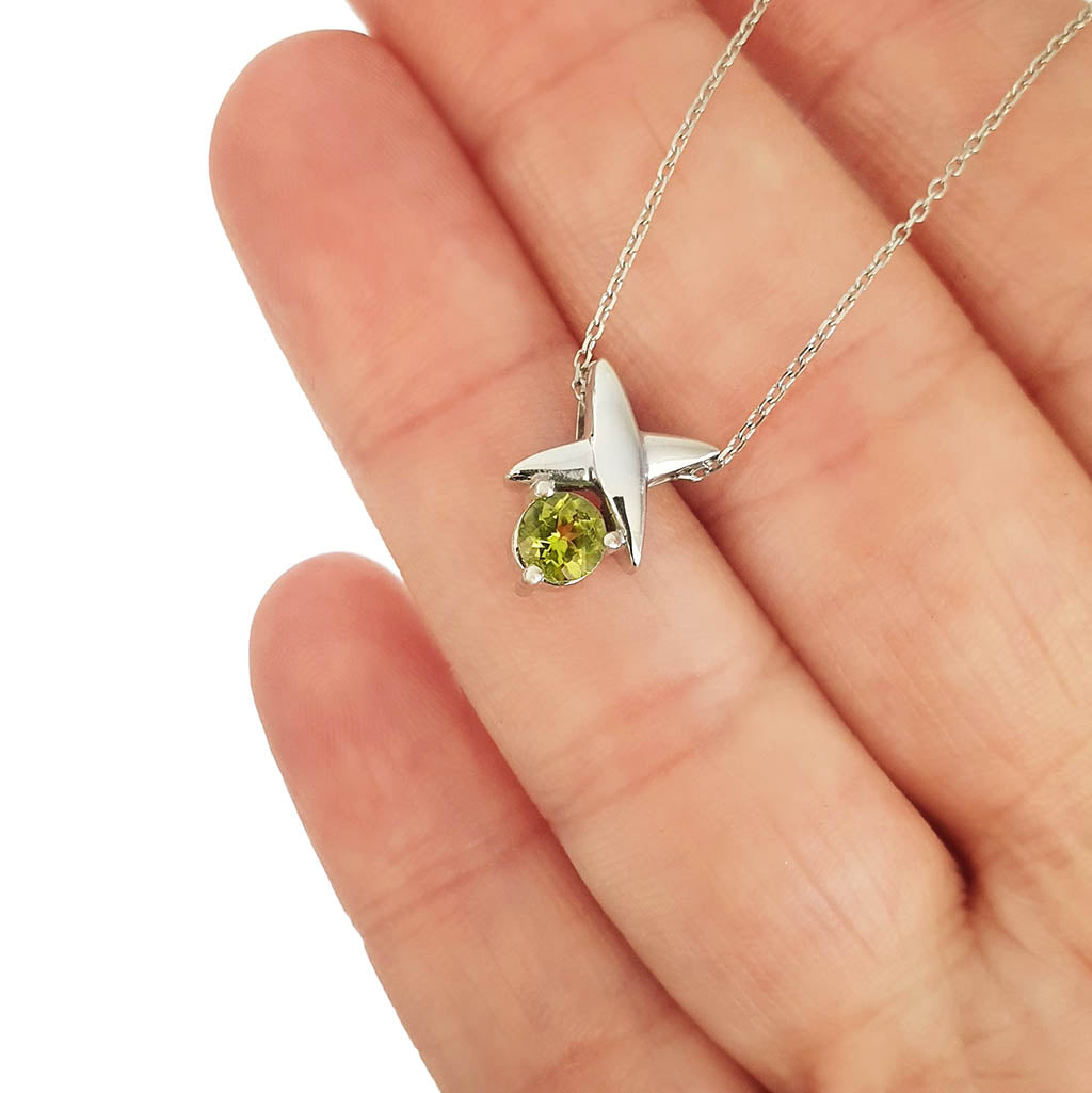 White Gold Four Pointed Star Pendant with Round cut Peridot
