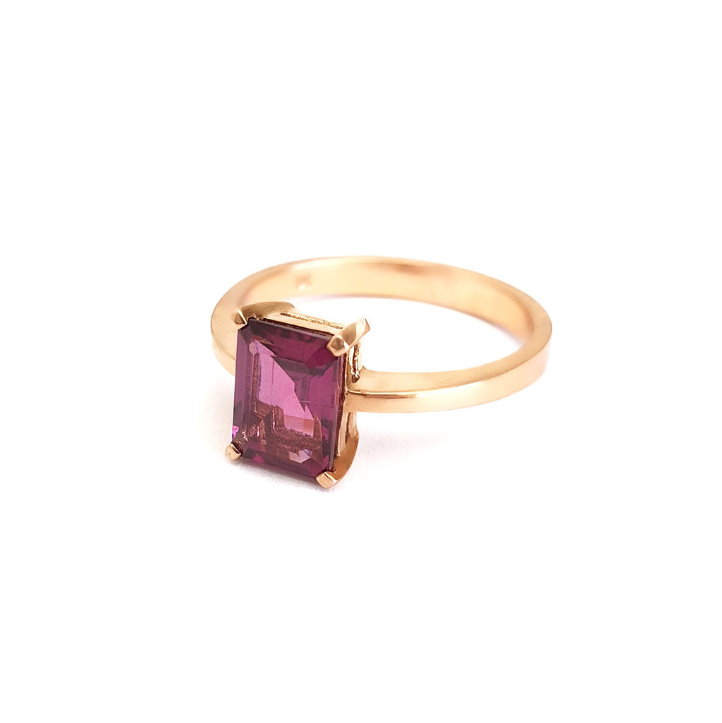 olitaire Four Claw Emerald Cut Grape Garnet Ring